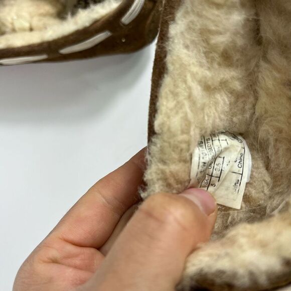 Ugg Womens Moccasin Slippers size 5 - Picture 6 of 12